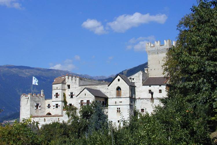 Castel Coira